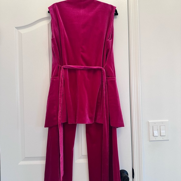 🩷Valentines Day❤️Pink velvet pant suit size medium. Skies are blue. - Picture 11 of 16